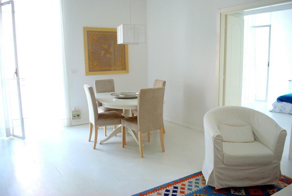 مبيت وإفطار نابولي Relais Piazza Dei Martiri الغرفة الصورة